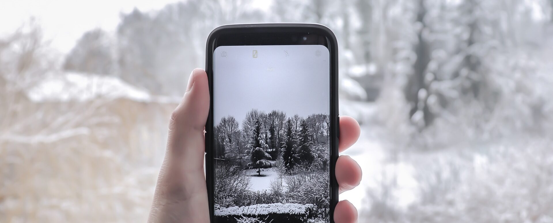 Read more about the article How to Take The Best Photos for Your History Blog in Winter on Your Phone